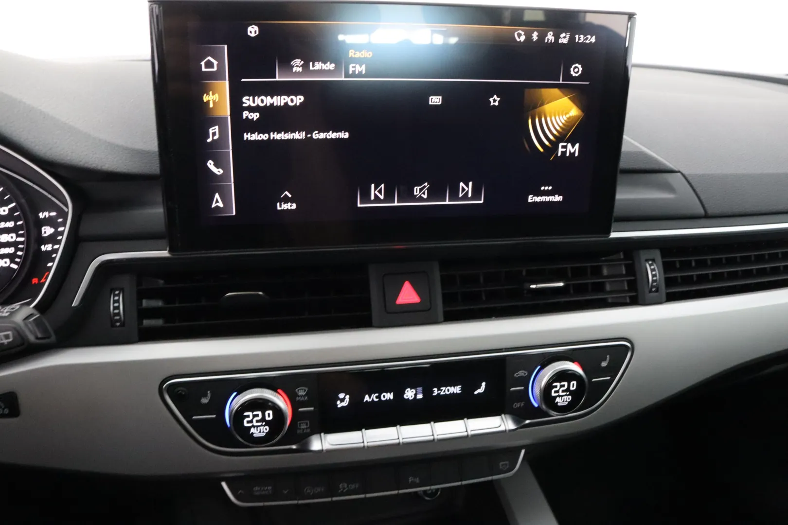 AUDI A4 NLV-962 carousel image
