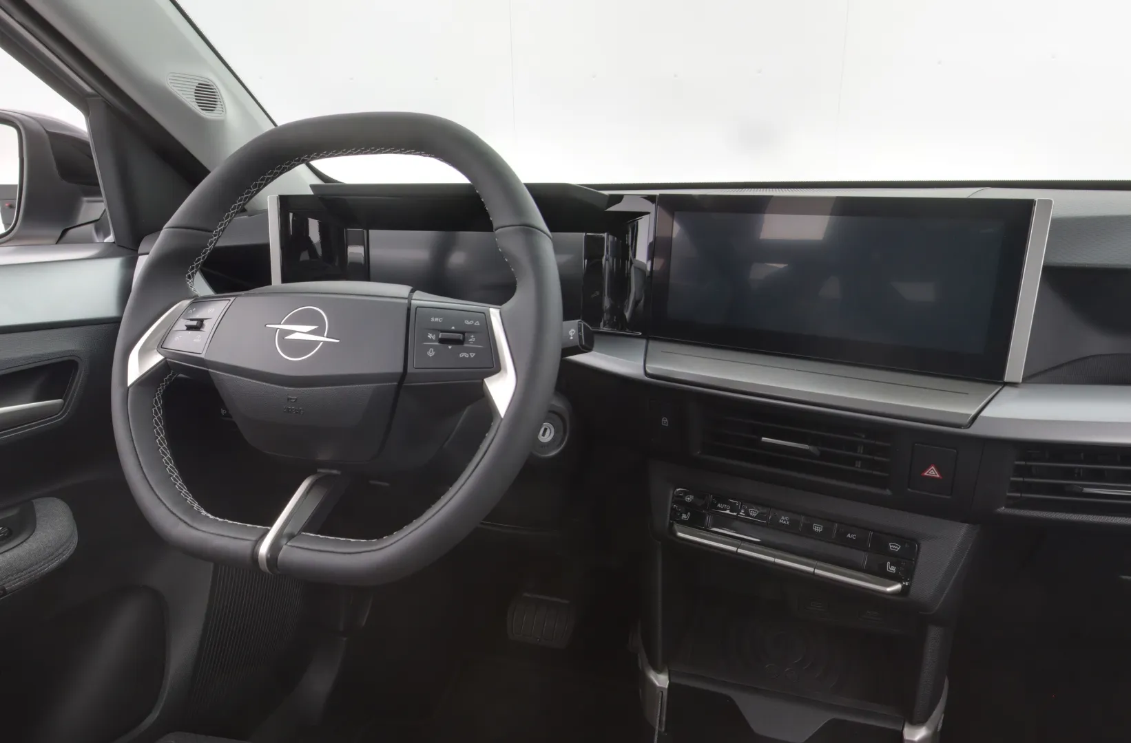 Opel Frontera ZNR-442 carousel image