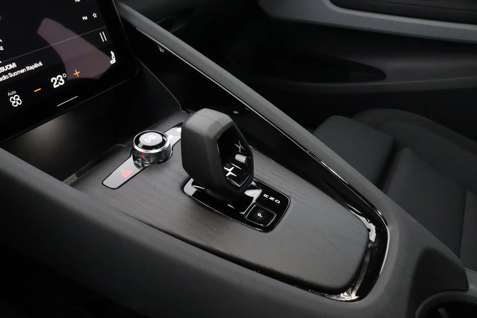 POLESTAR 2 ZPK-645 carousel image