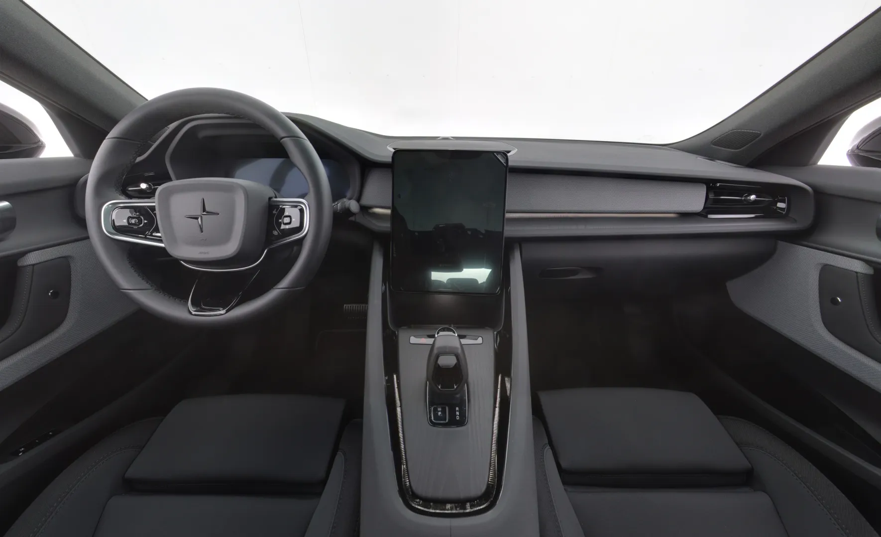 POLESTAR 2 ZPK-645 carousel image