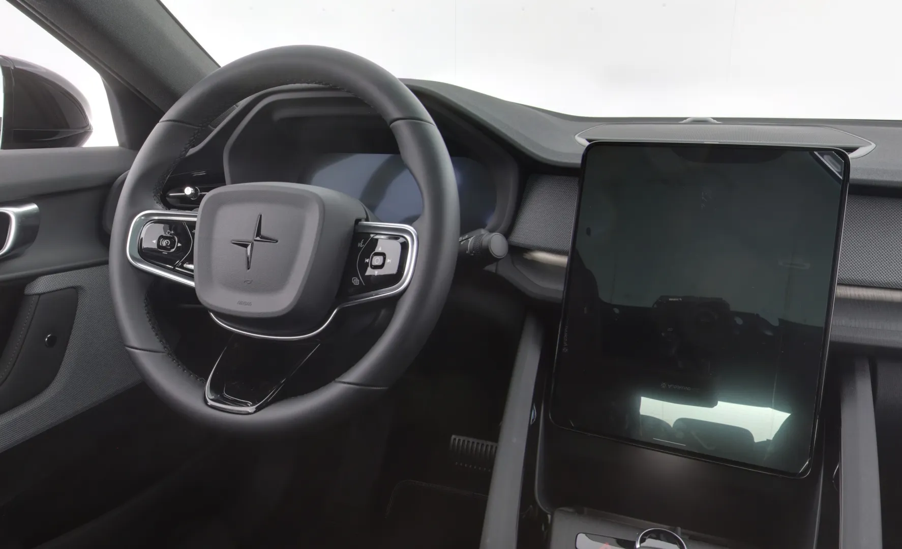 POLESTAR 2 ZPK-645 carousel image