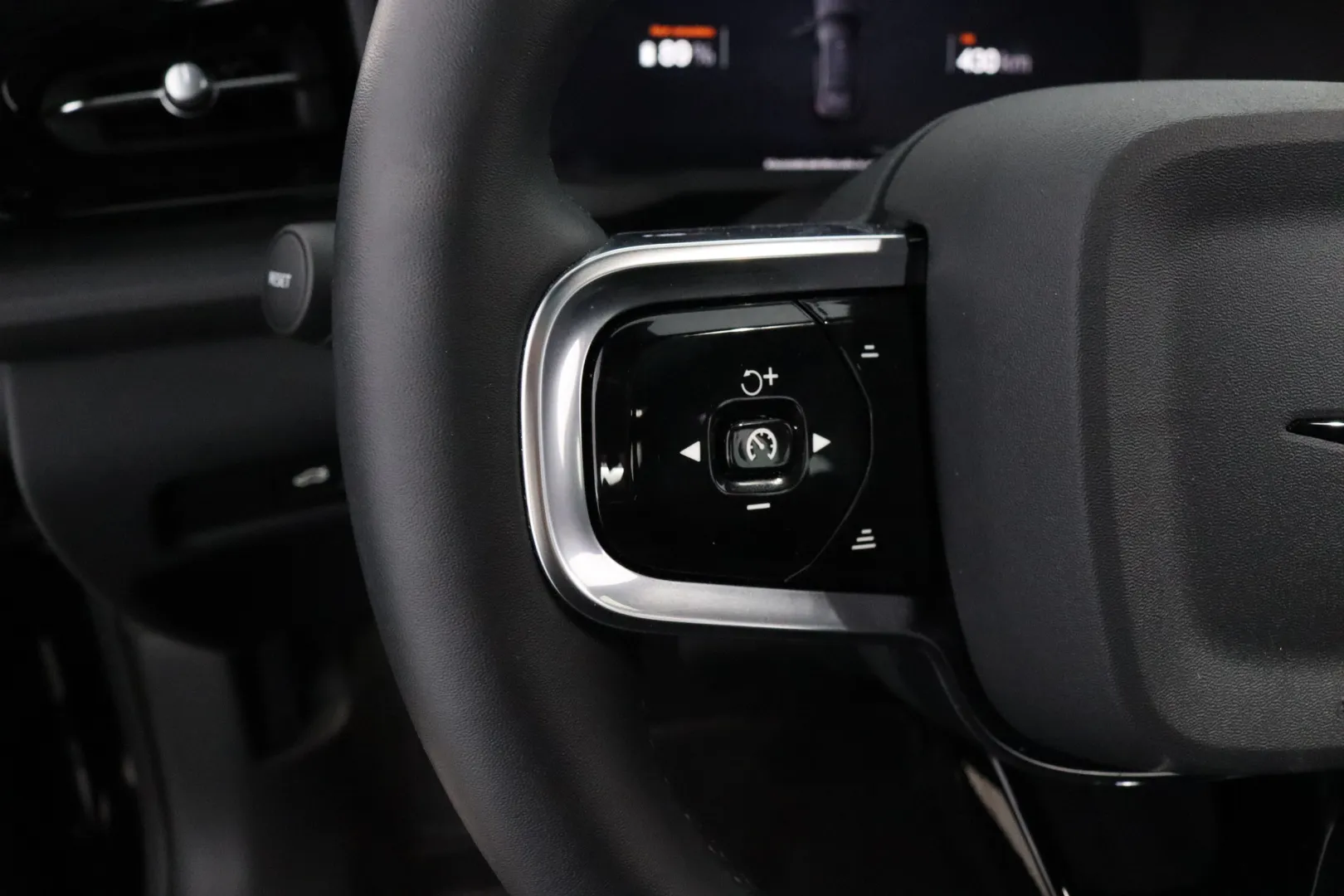 POLESTAR 2 ZPK-645 carousel image