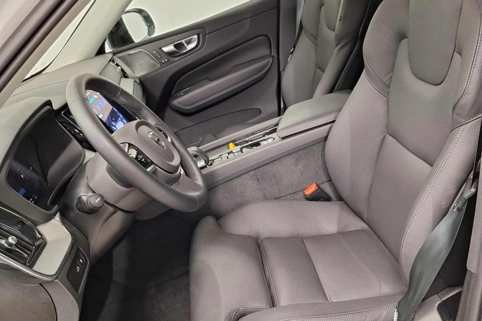 Volvo XC60 CRZ-360 carousel image