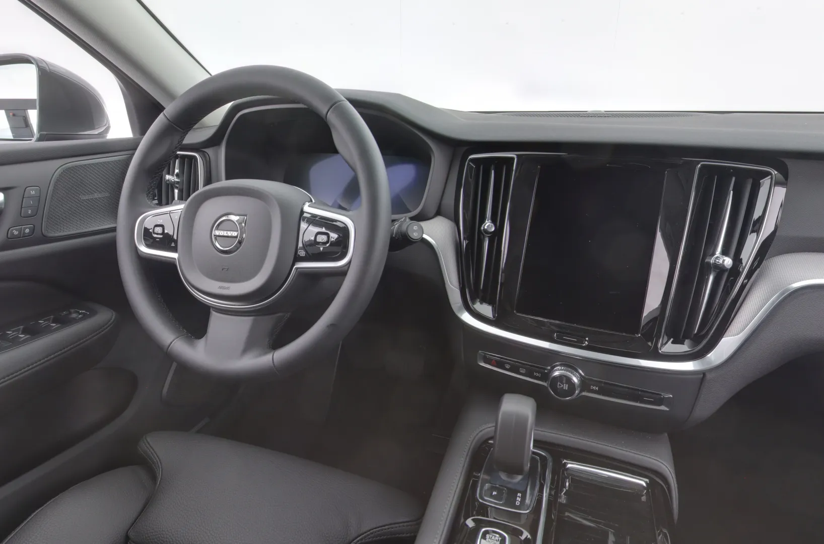 Volvo V60 XTZ-756 carousel image