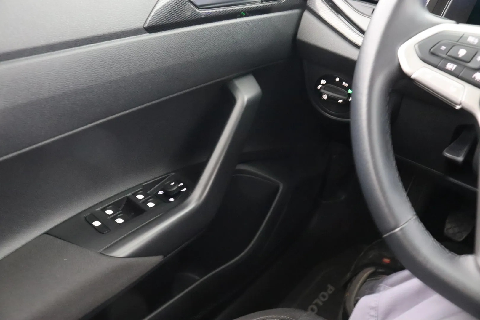 VOLKSWAGEN Polo OZG-402 carousel image