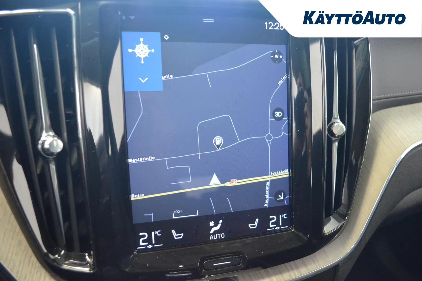 VOLVO XC60 XVU-559 carousel image