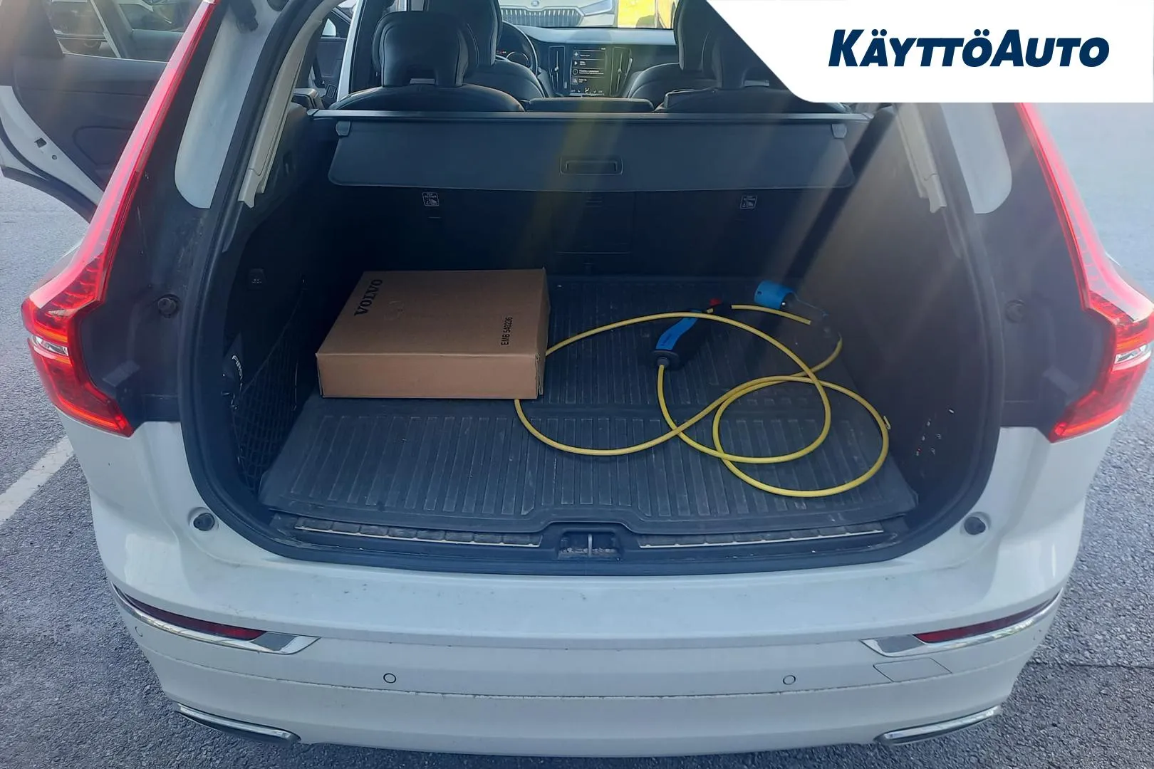 VOLVO XC60 XVU-559 carousel image