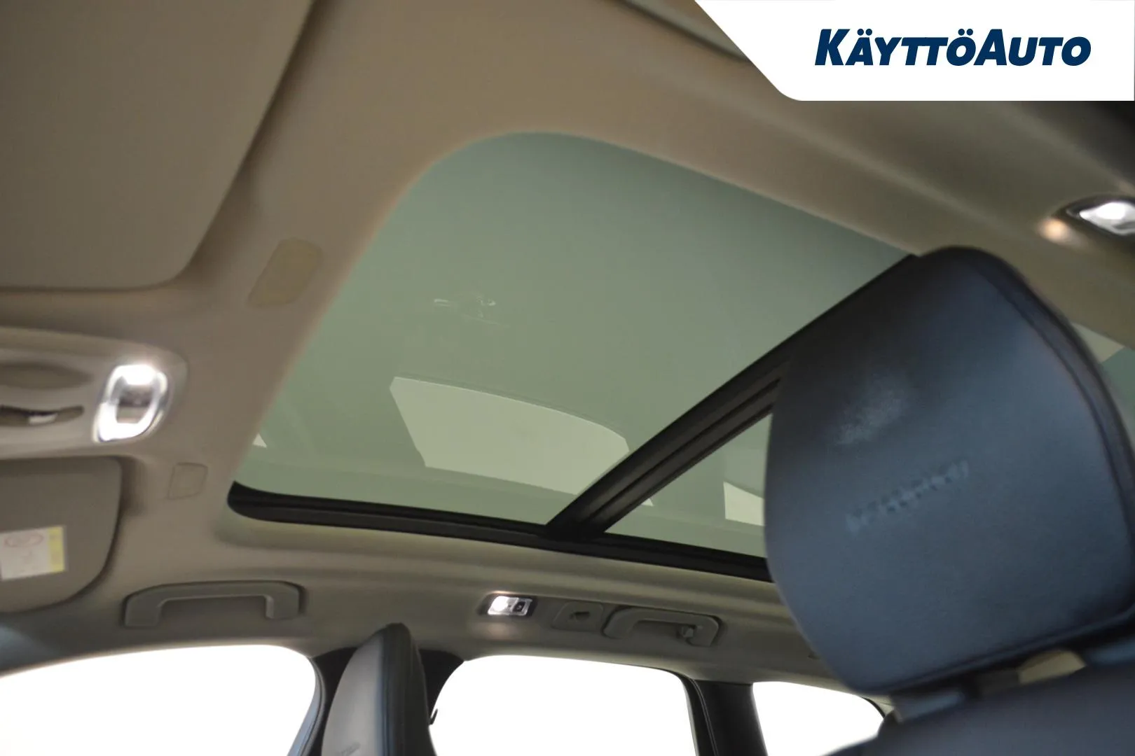 VOLVO XC60 XVU-559 carousel image