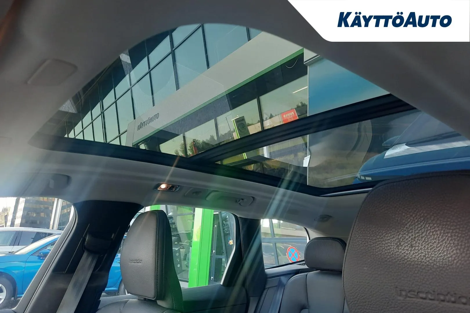 VOLVO XC60 XVU-559 carousel image