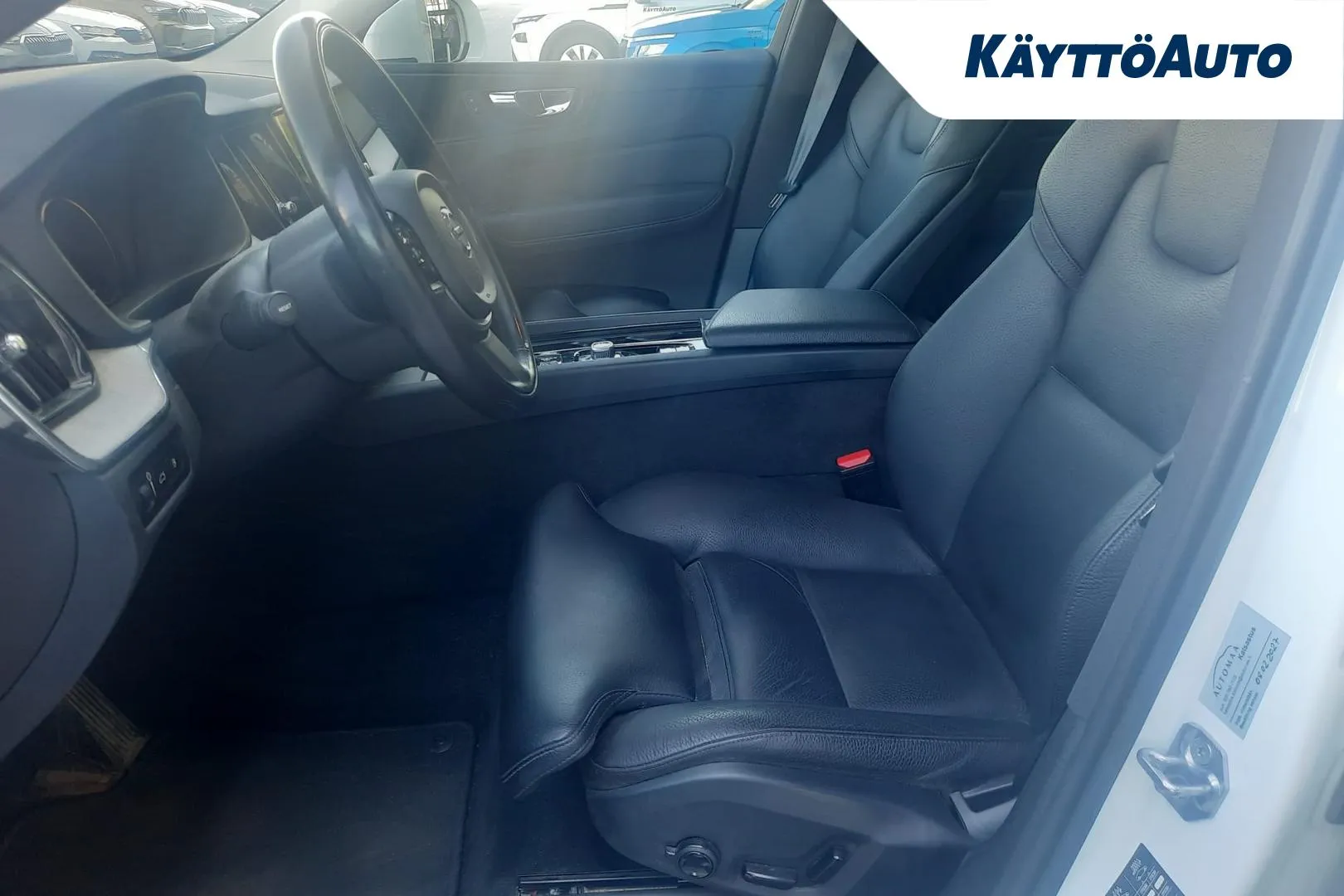 VOLVO XC60 XVU-559 carousel image