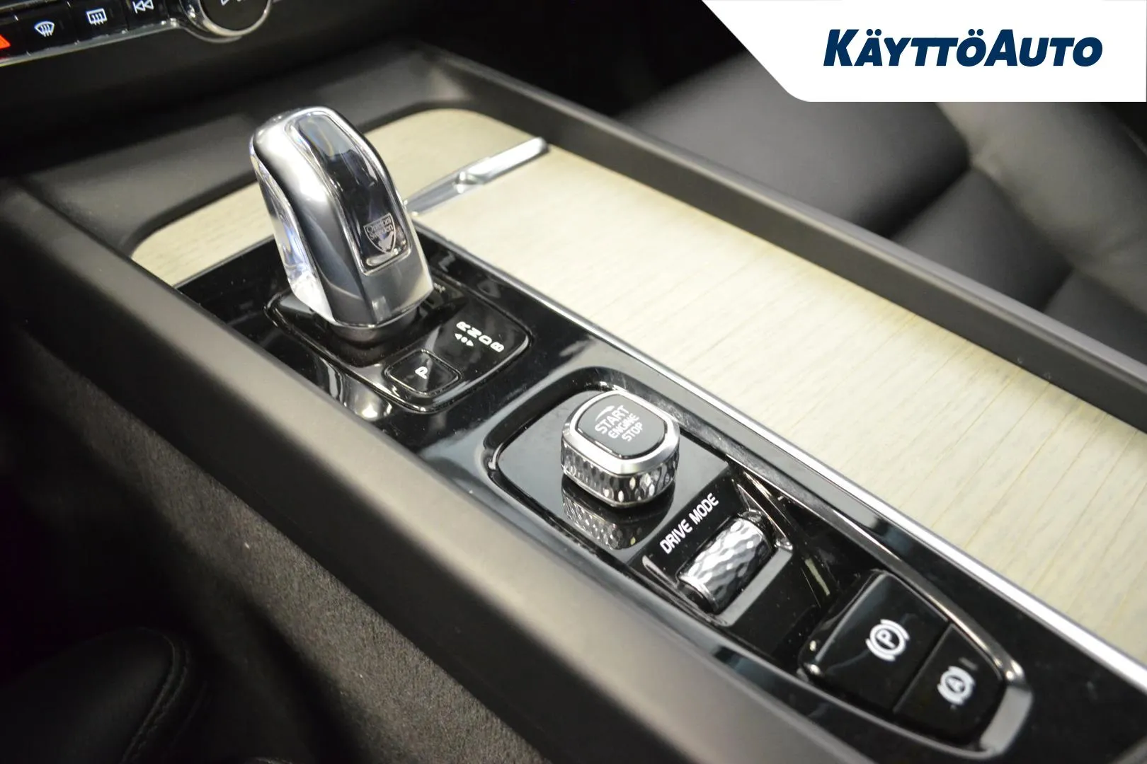 VOLVO XC60 XVU-559 carousel image