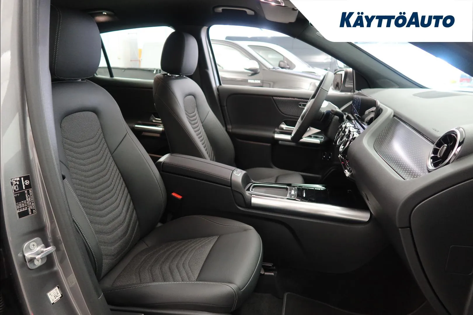 Mercedes-Benz GLA XUZ-620 carousel image