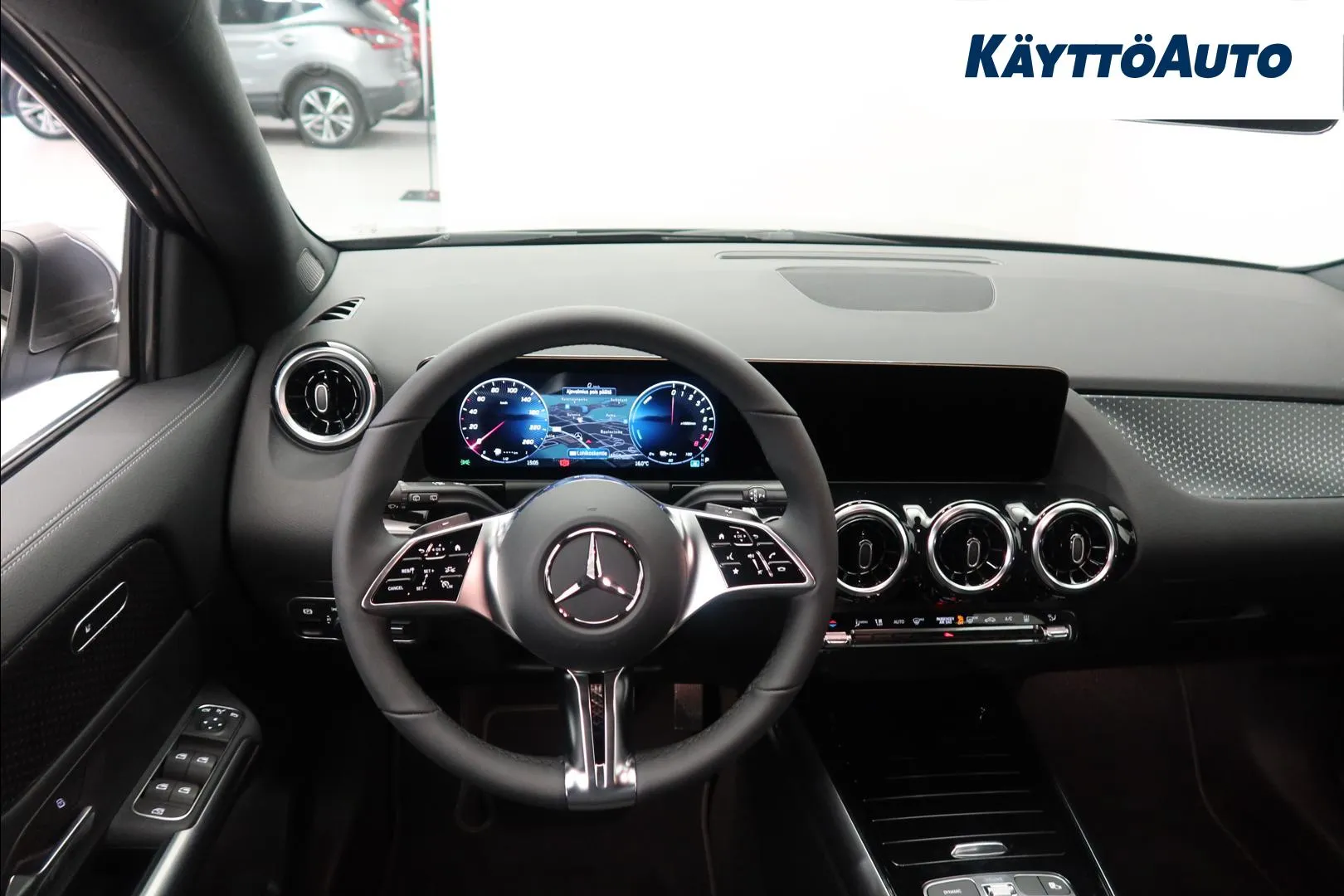 Mercedes-Benz GLA XUZ-620 carousel image