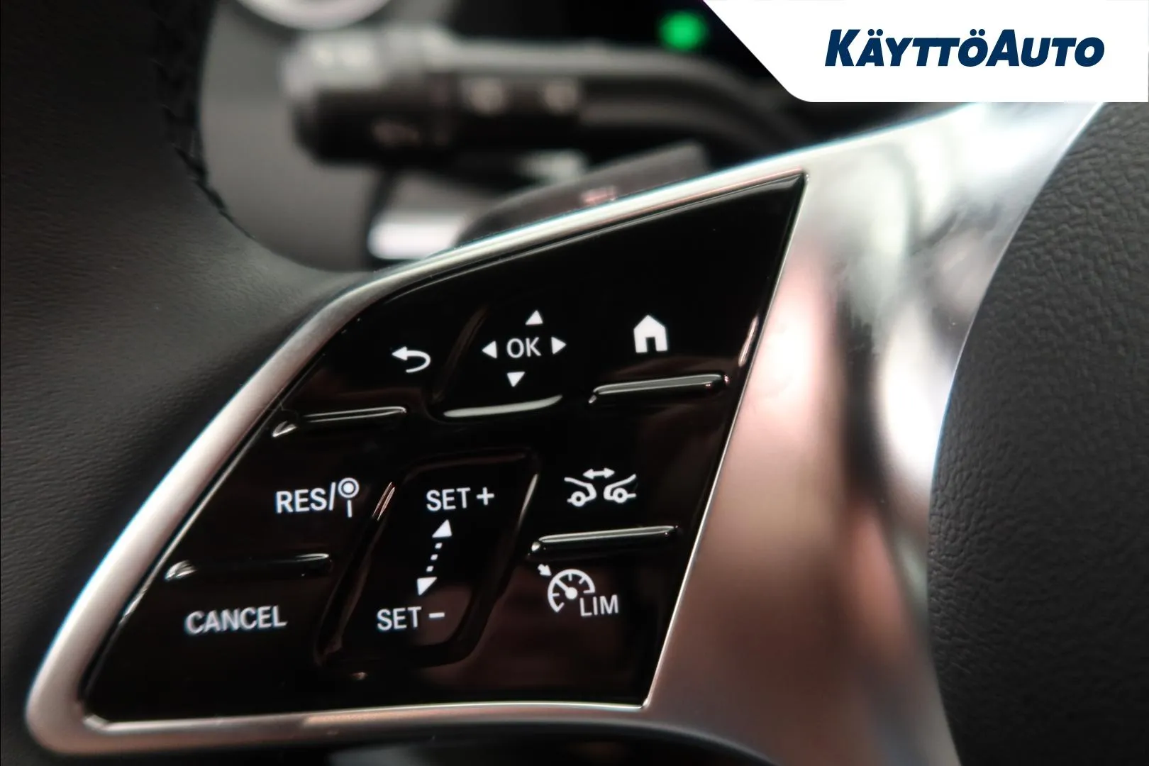Mercedes-Benz GLA XUZ-620 carousel image