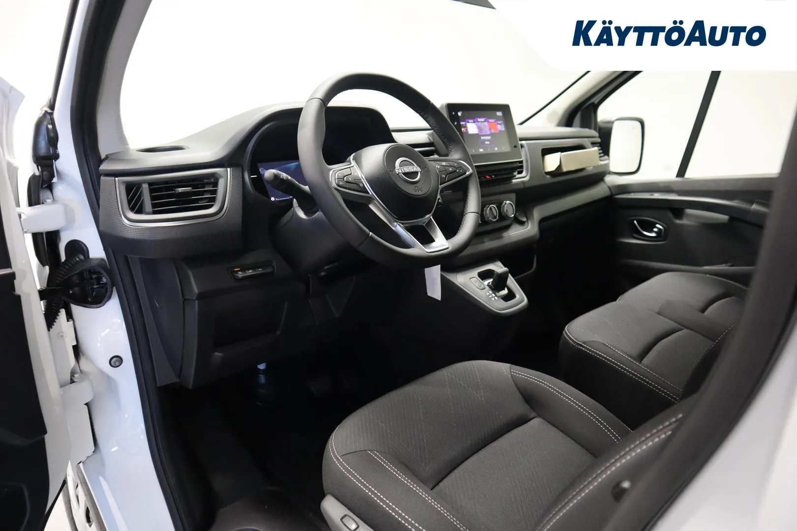 Nissan Primastar XUZ-232 carousel image