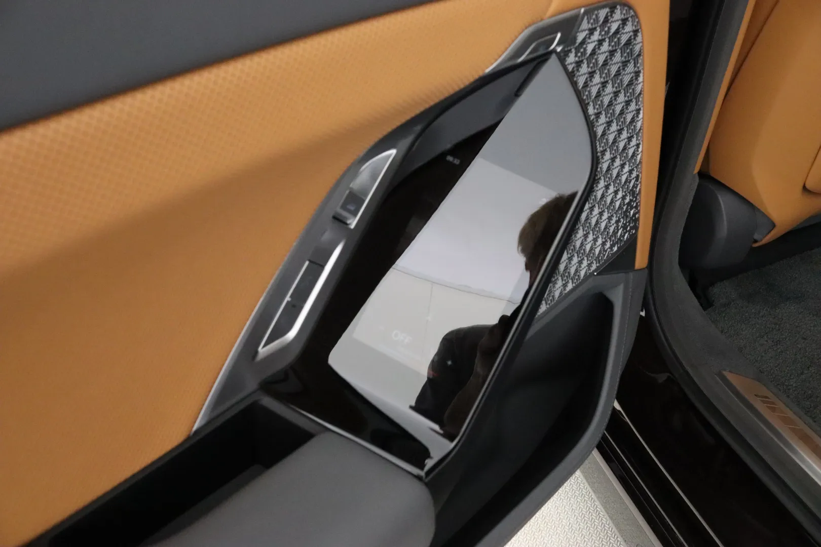 BMW 760 EVE-532 carousel image