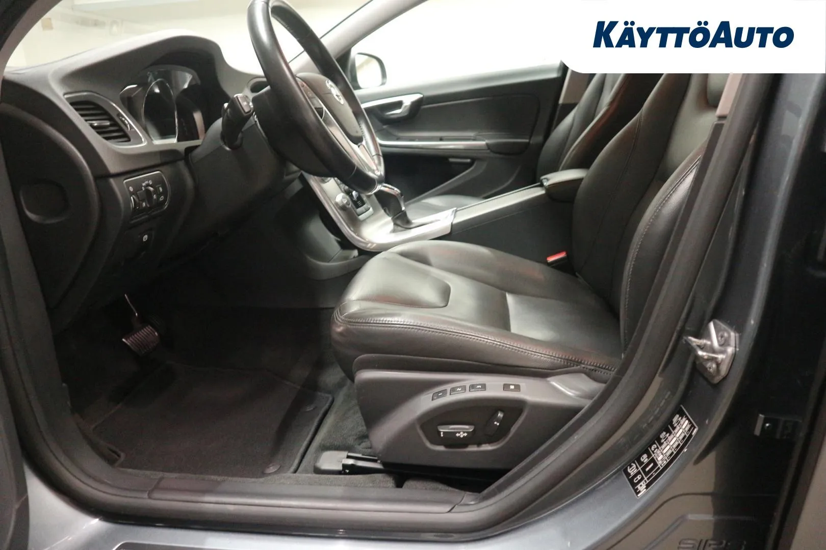 VOLVO V60 SNT-439 carousel image