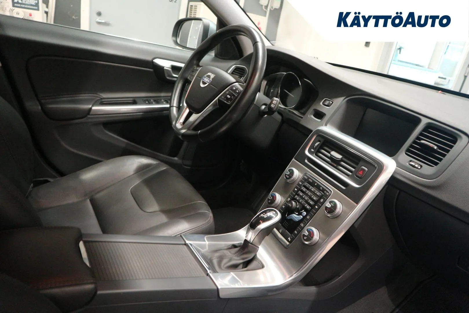 VOLVO V60 SNT-439 carousel image