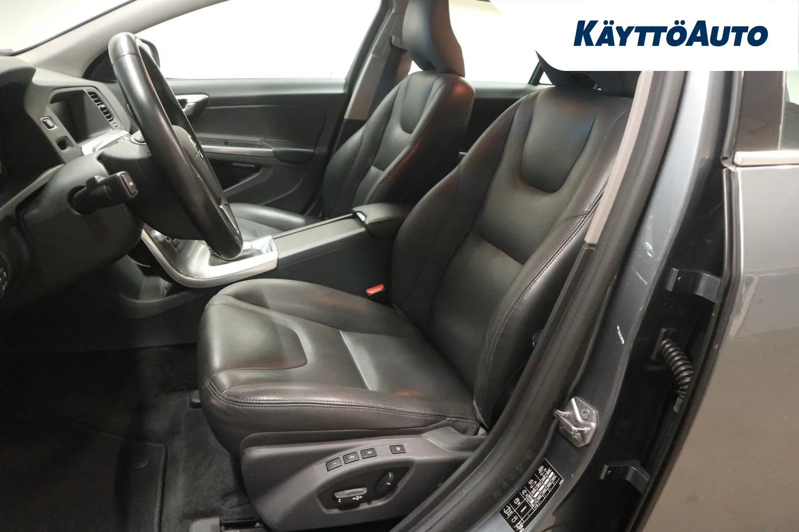 VOLVO V60 SNT-439 carousel image