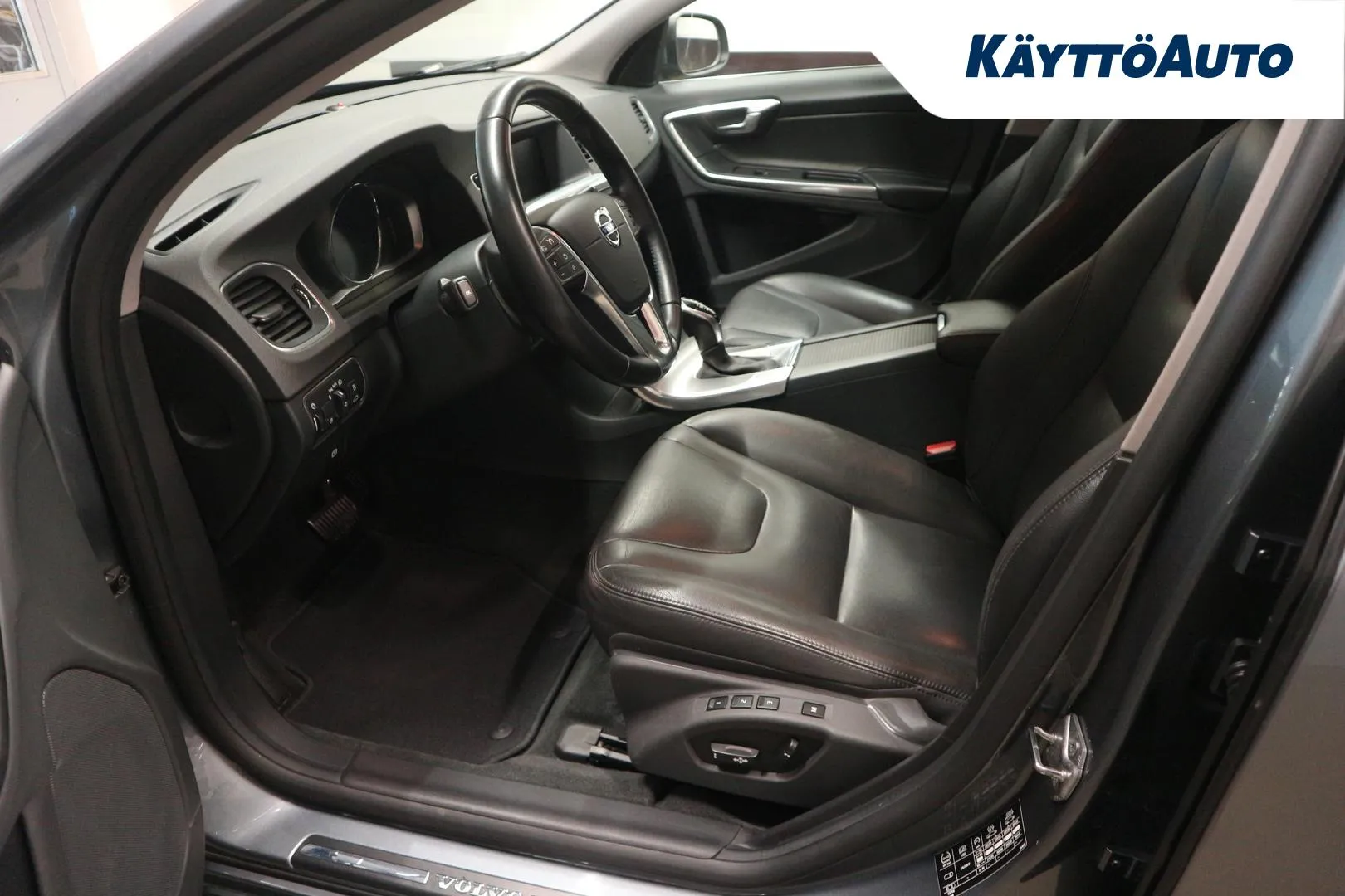 VOLVO V60 SNT-439 carousel image