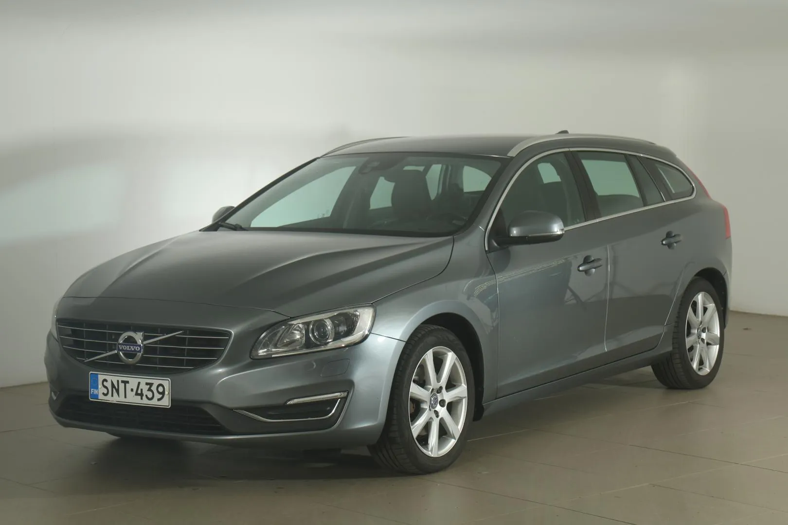 VOLVO V60 SNT-439 carousel image