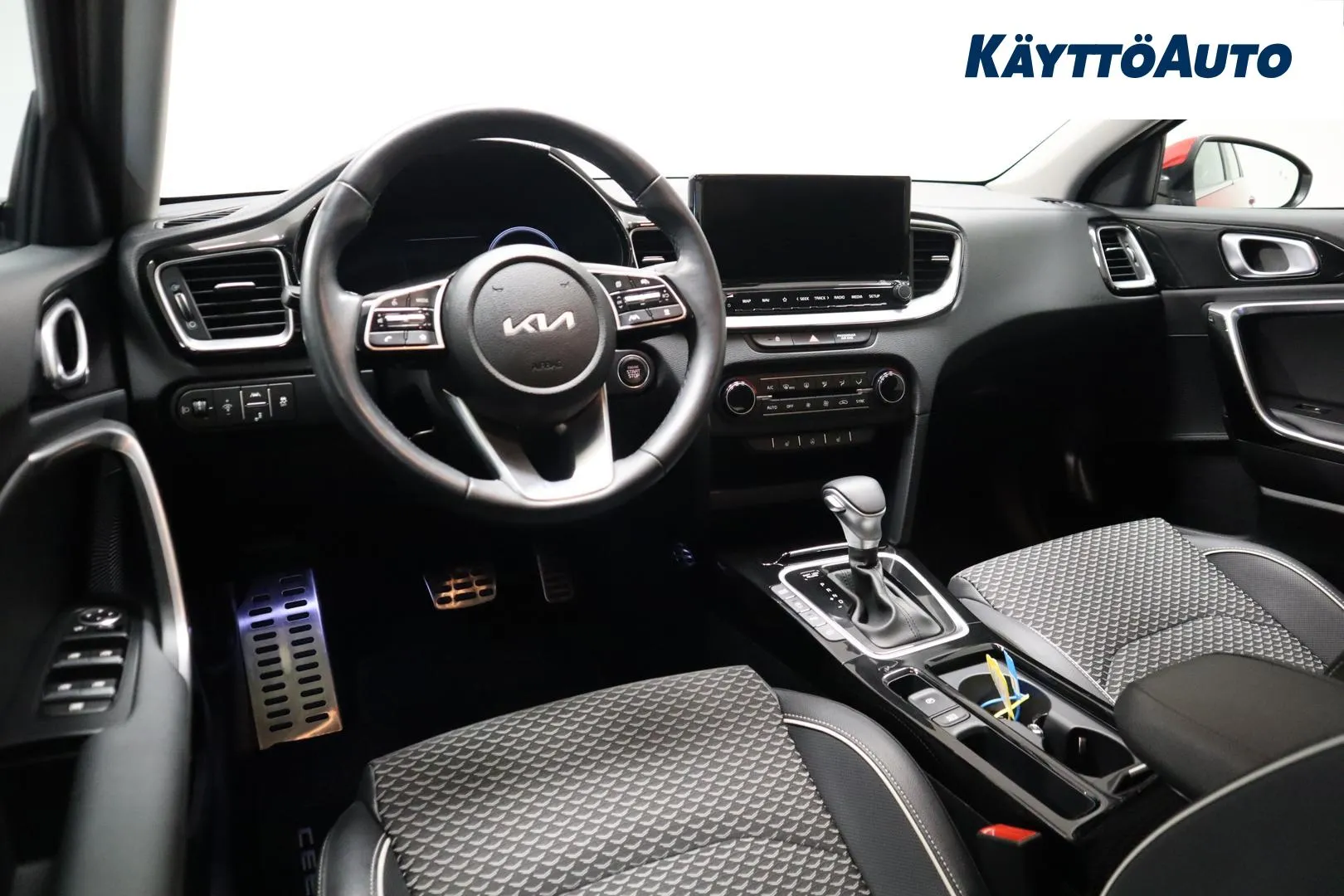 KIA Ceed XRT-445 carousel image