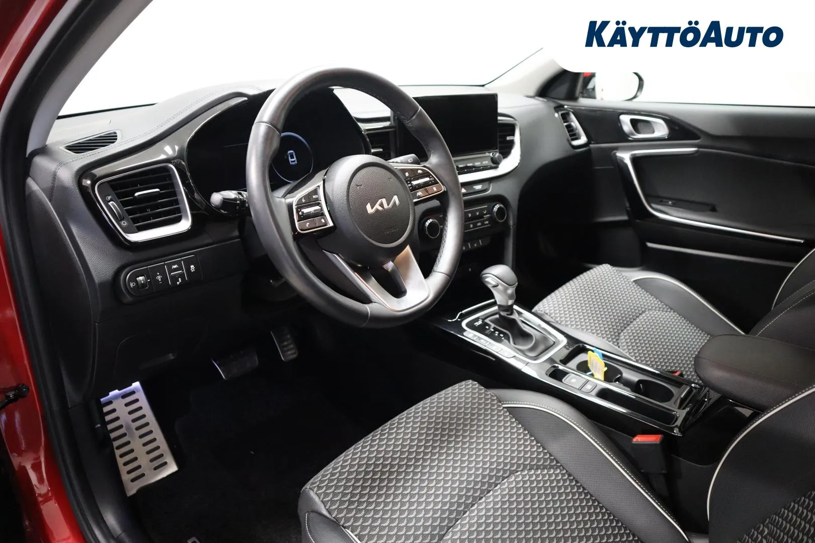 KIA Ceed XRT-445 carousel image