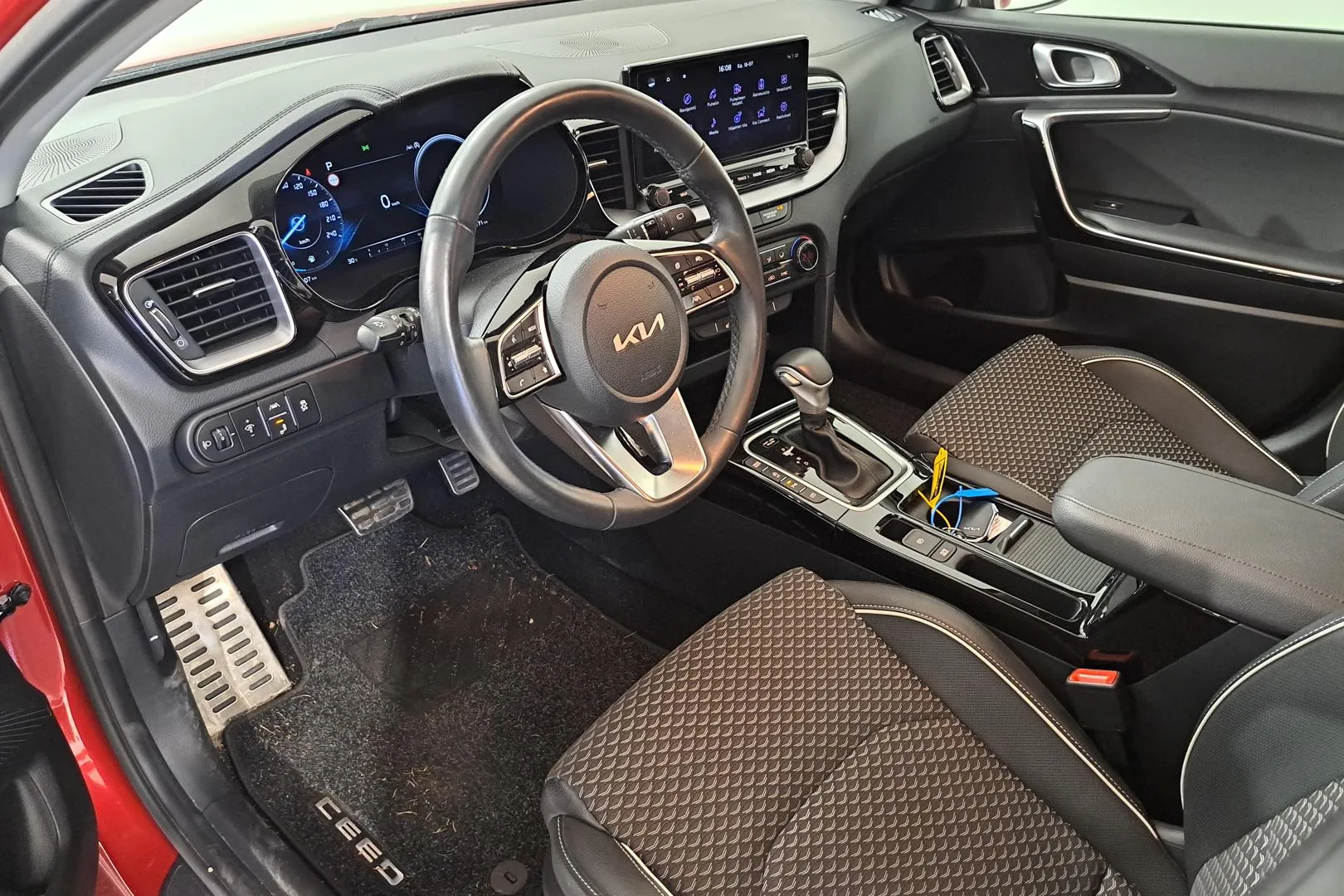 KIA Ceed XRT-445 carousel image