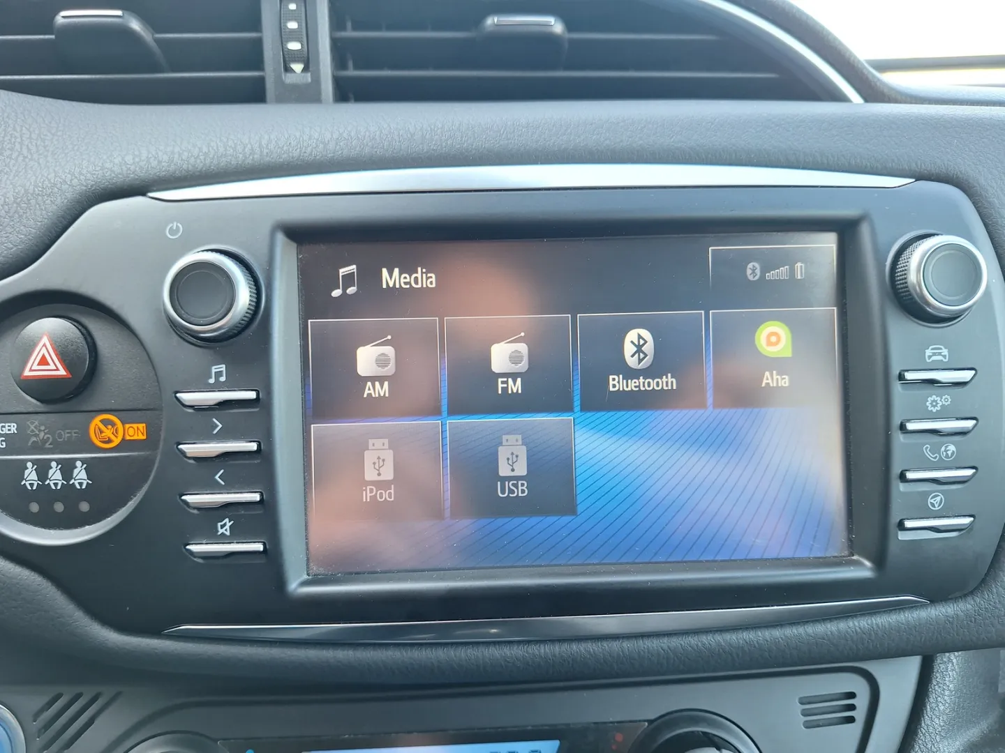 TOYOTA Yaris RUK-365 carousel image