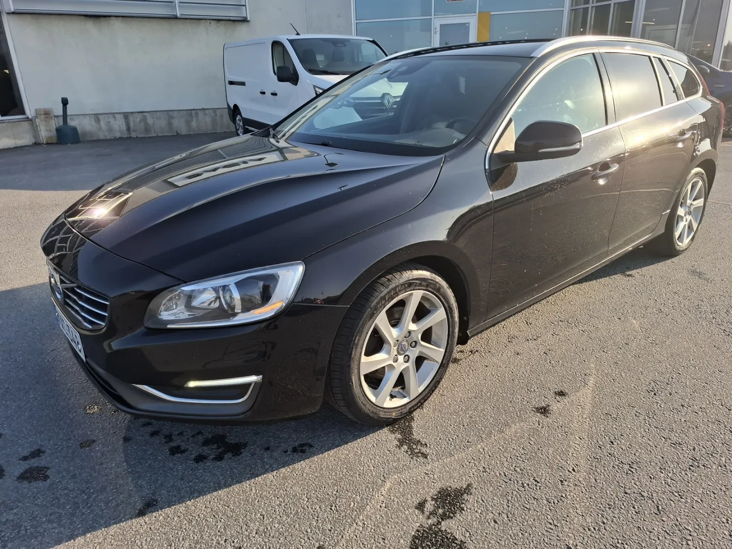 VOLVO V60 VXC-348 carousel image