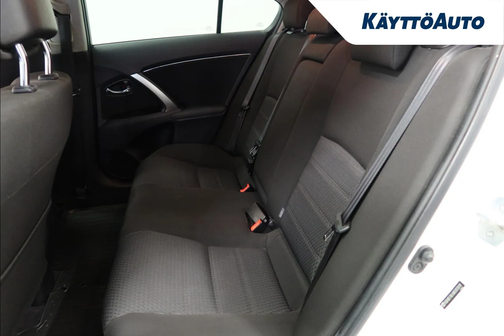 TOYOTA Avensis IKN-845 carousel image
