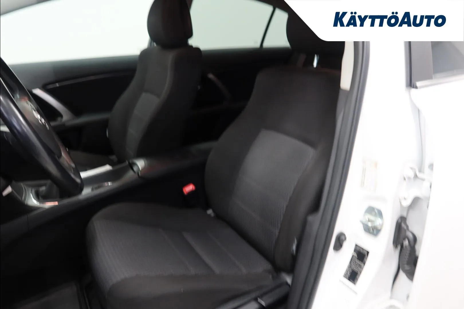 TOYOTA Avensis IKN-845 carousel image