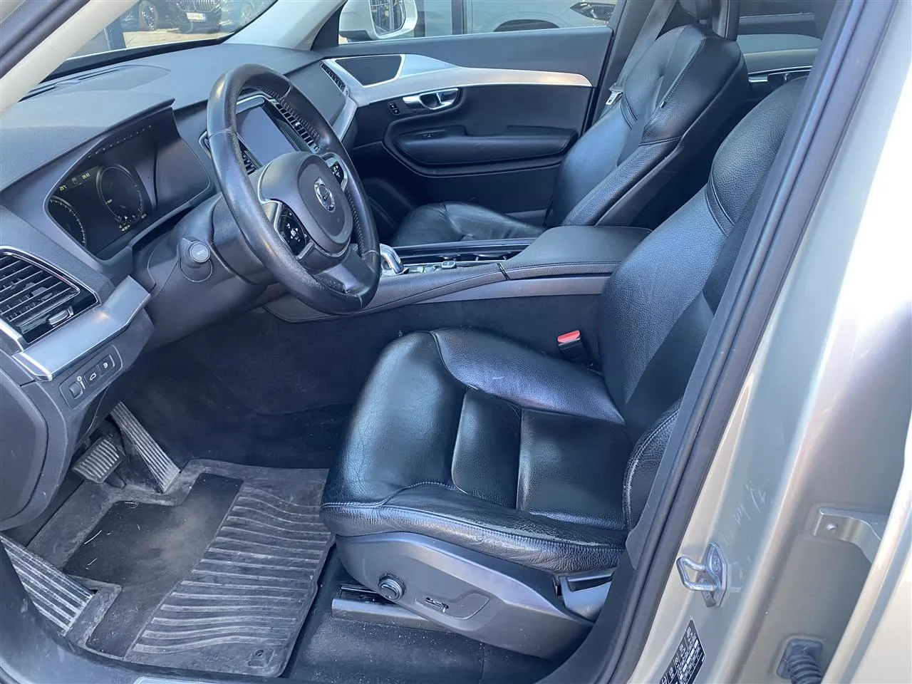 VOLVO XC90 CON-443 carousel image
