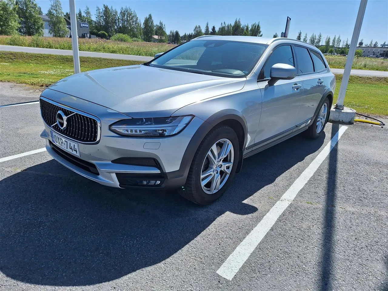 VOLVO V90 Cross Country OXP-744 carousel image