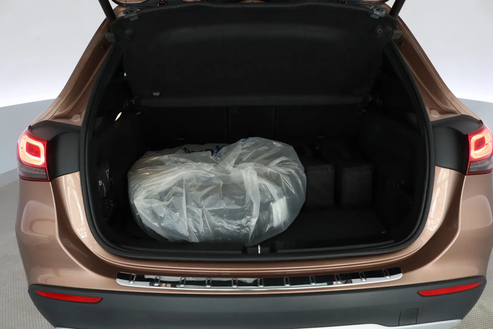 MERCEDES-BENZ GLA SZG-702 carousel image