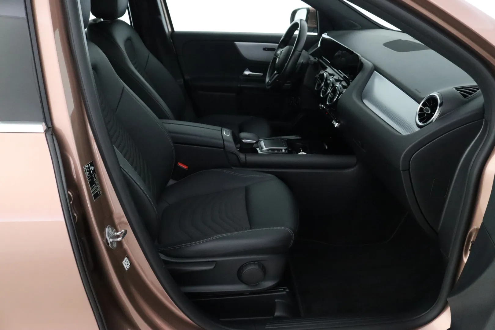 MERCEDES-BENZ GLA SZG-702 carousel image