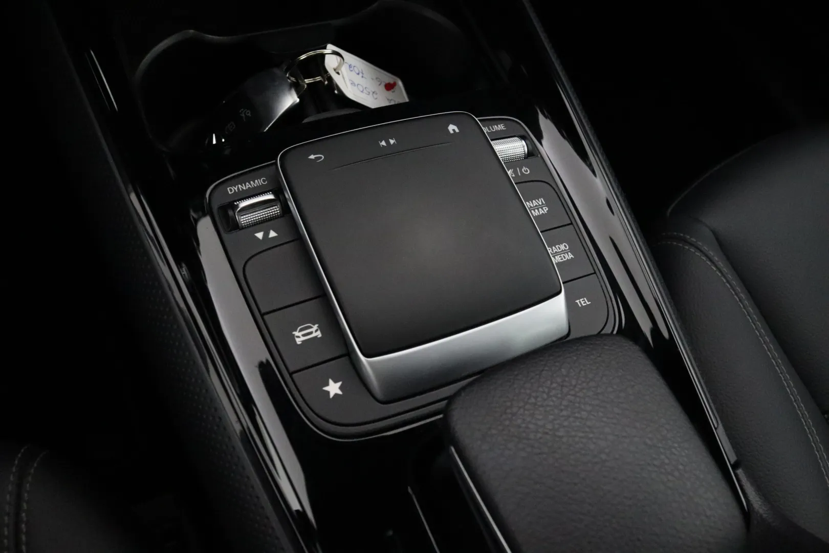 MERCEDES-BENZ GLA SZG-702 carousel image