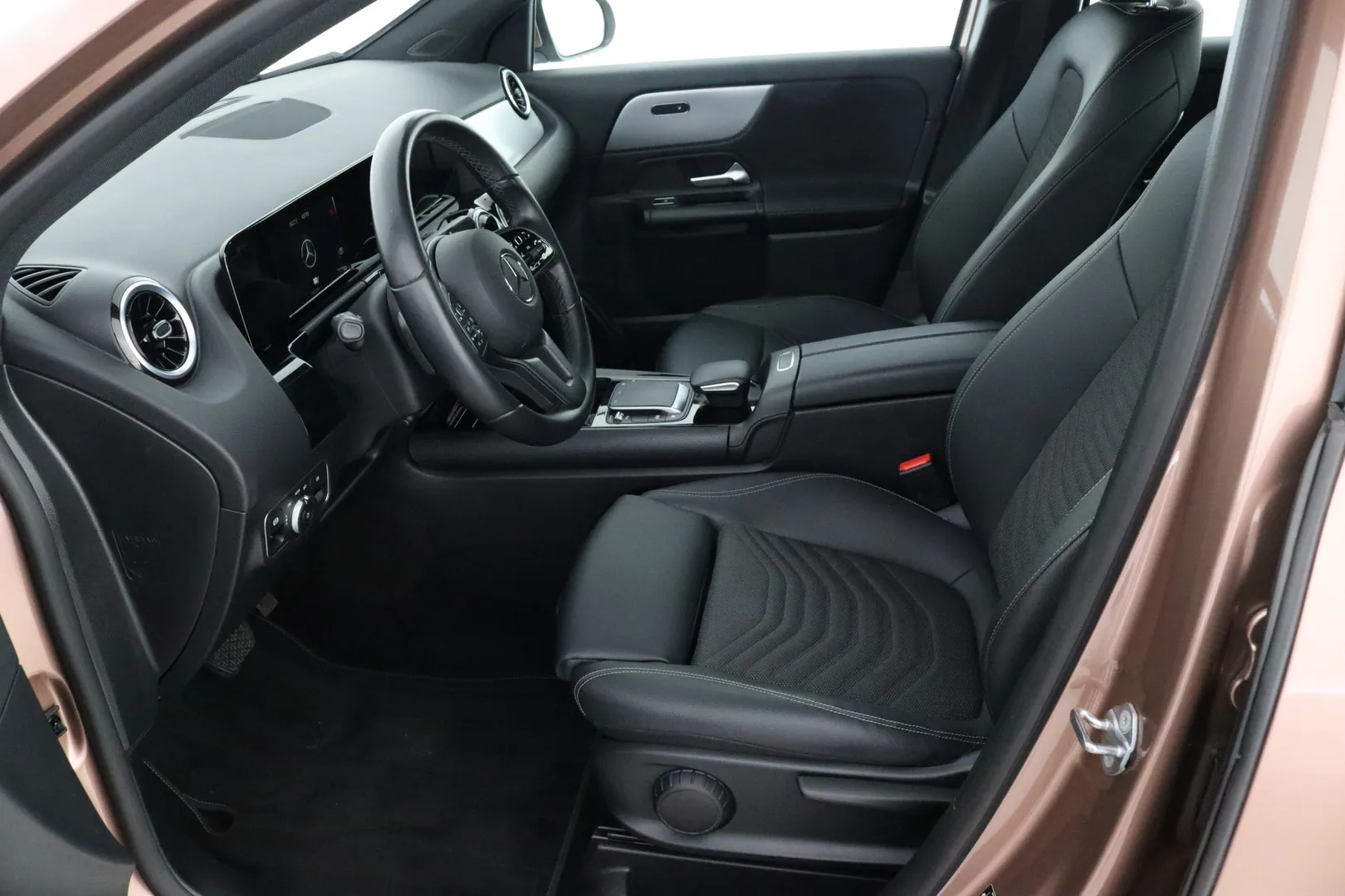 MERCEDES-BENZ GLA SZG-702 carousel image