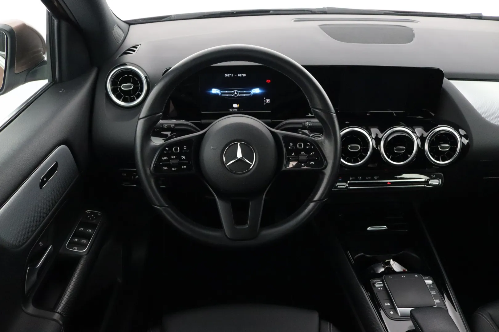 MERCEDES-BENZ GLA SZG-702 carousel image