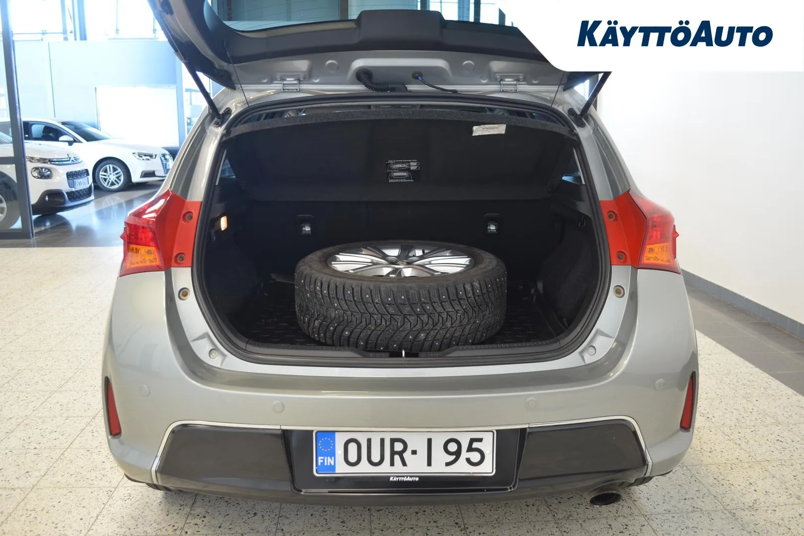TOYOTA Auris OUR-195 carousel image