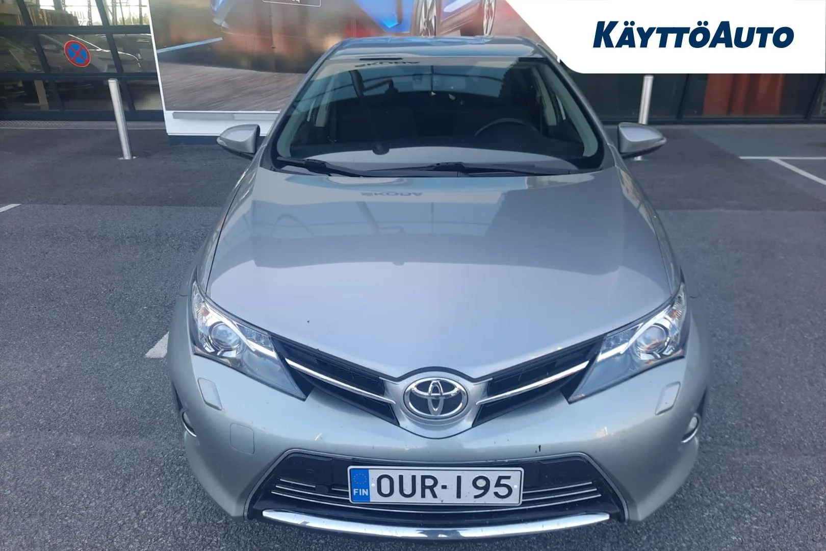 TOYOTA Auris OUR-195 carousel image