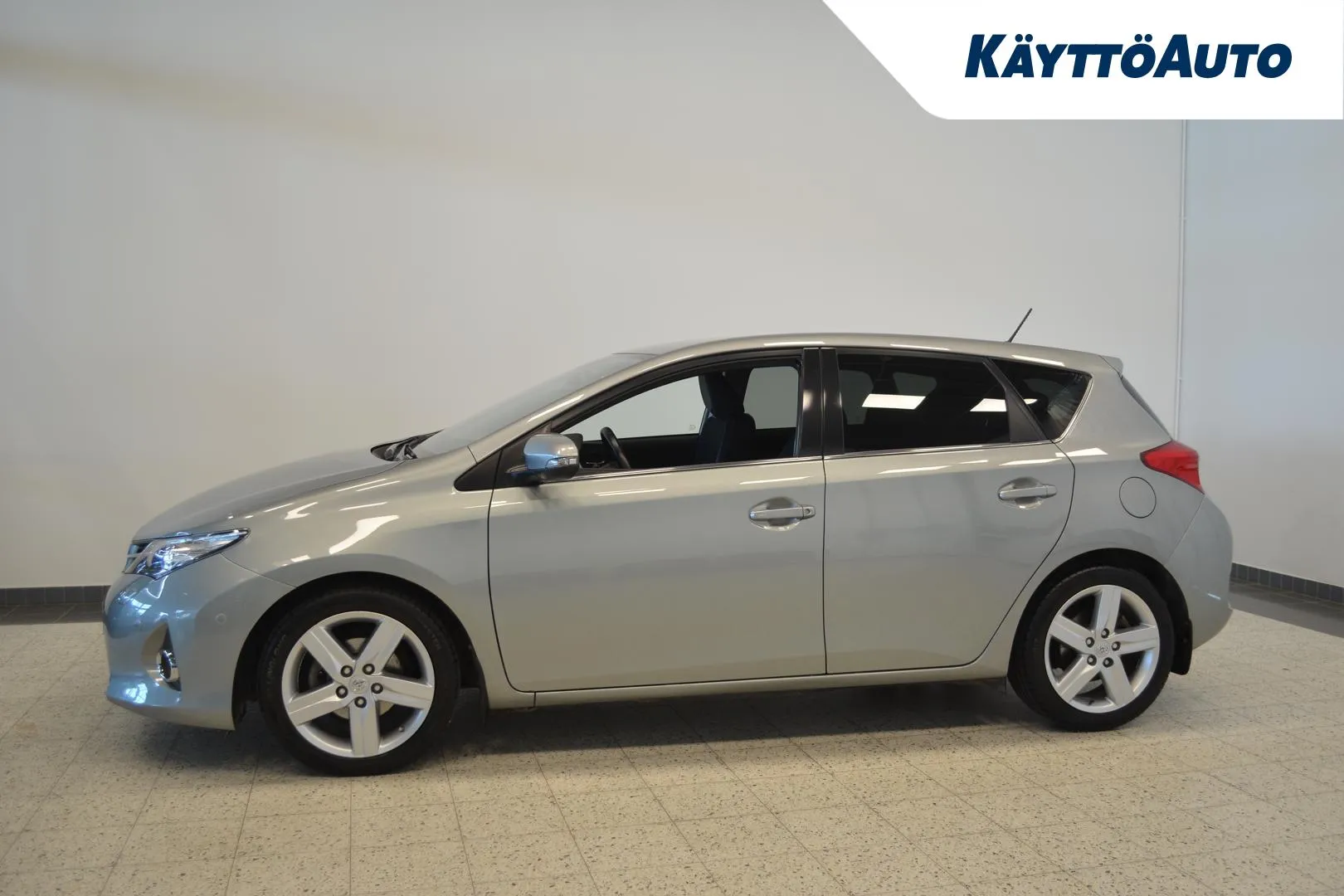 TOYOTA Auris OUR-195 carousel image