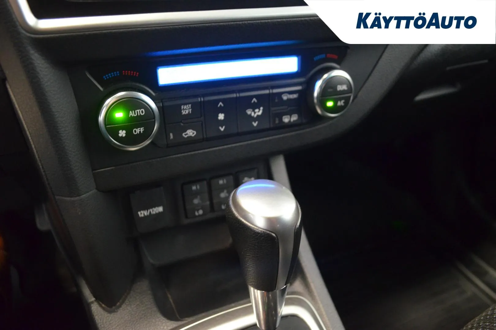 TOYOTA Auris OUR-195 carousel image