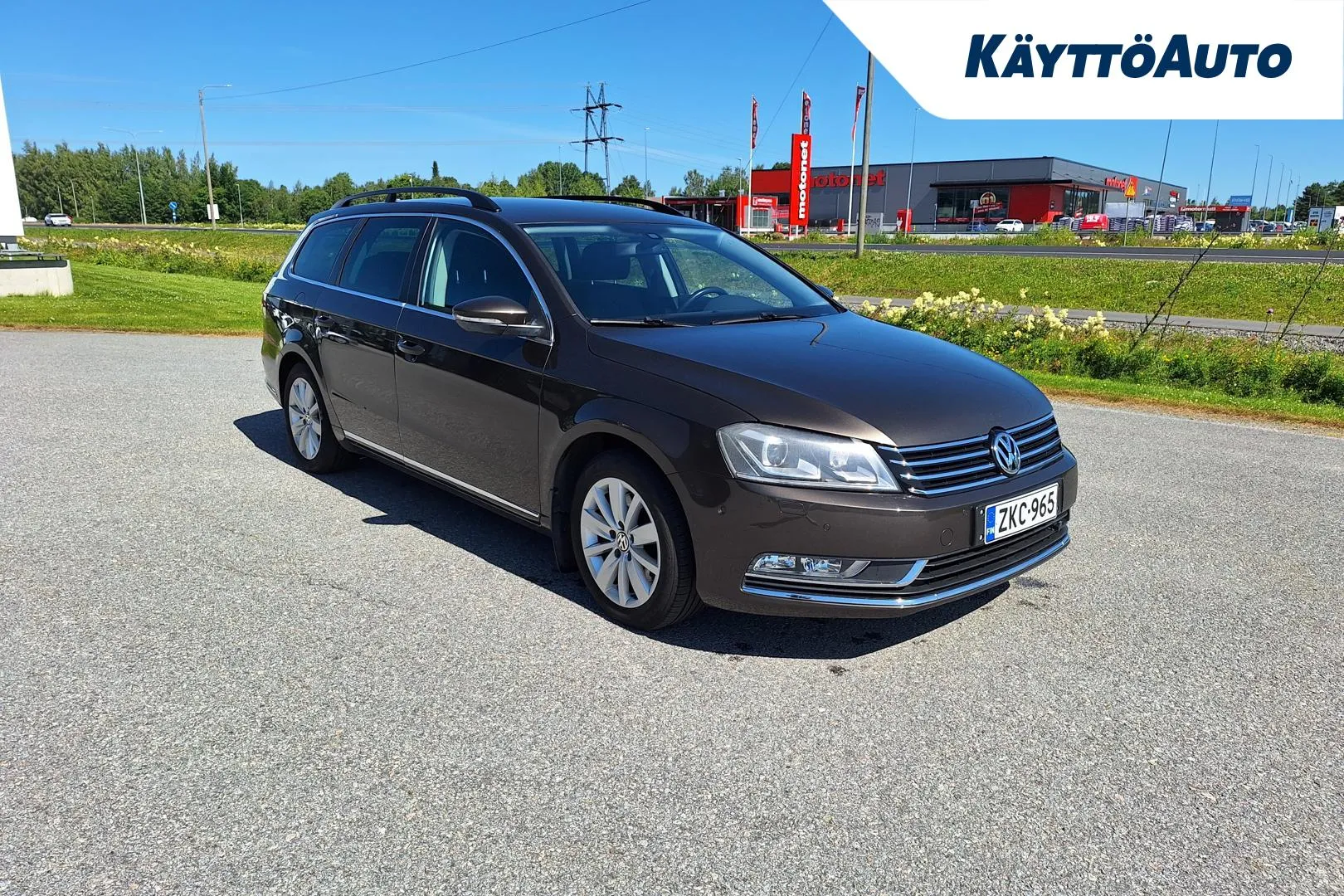 VOLKSWAGEN Passat ZKC-965 carousel image