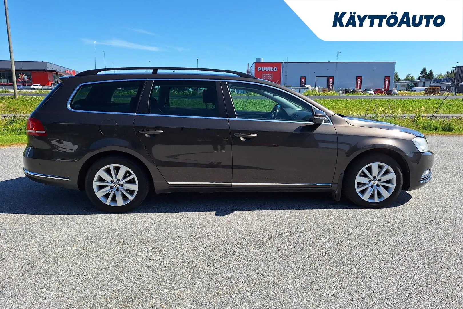 VOLKSWAGEN Passat ZKC-965 carousel image