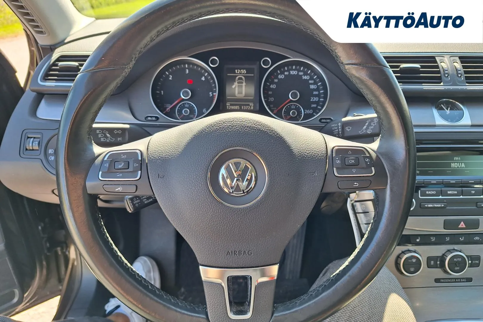 VOLKSWAGEN Passat ZKC-965 carousel image