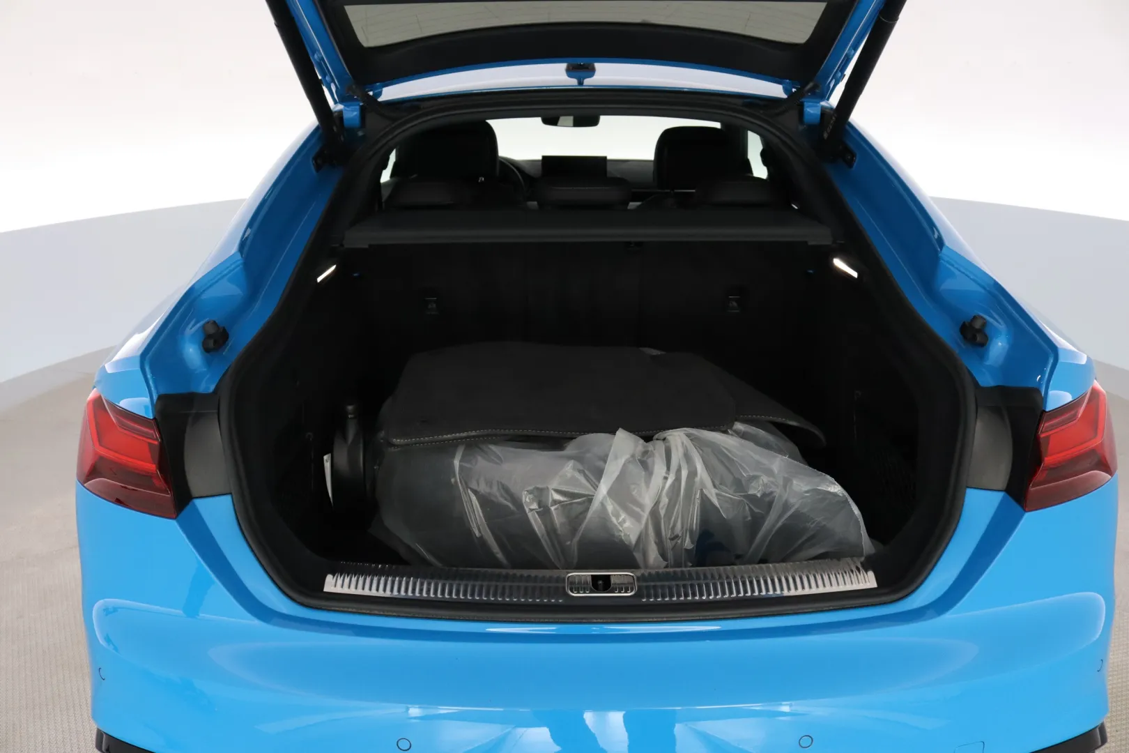 AUDI A5 JMI-569 carousel image