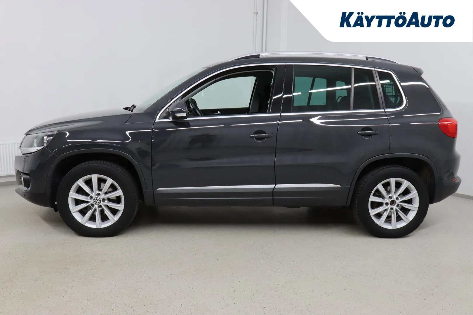Volkswagen Tiguan UVF-898 carousel image