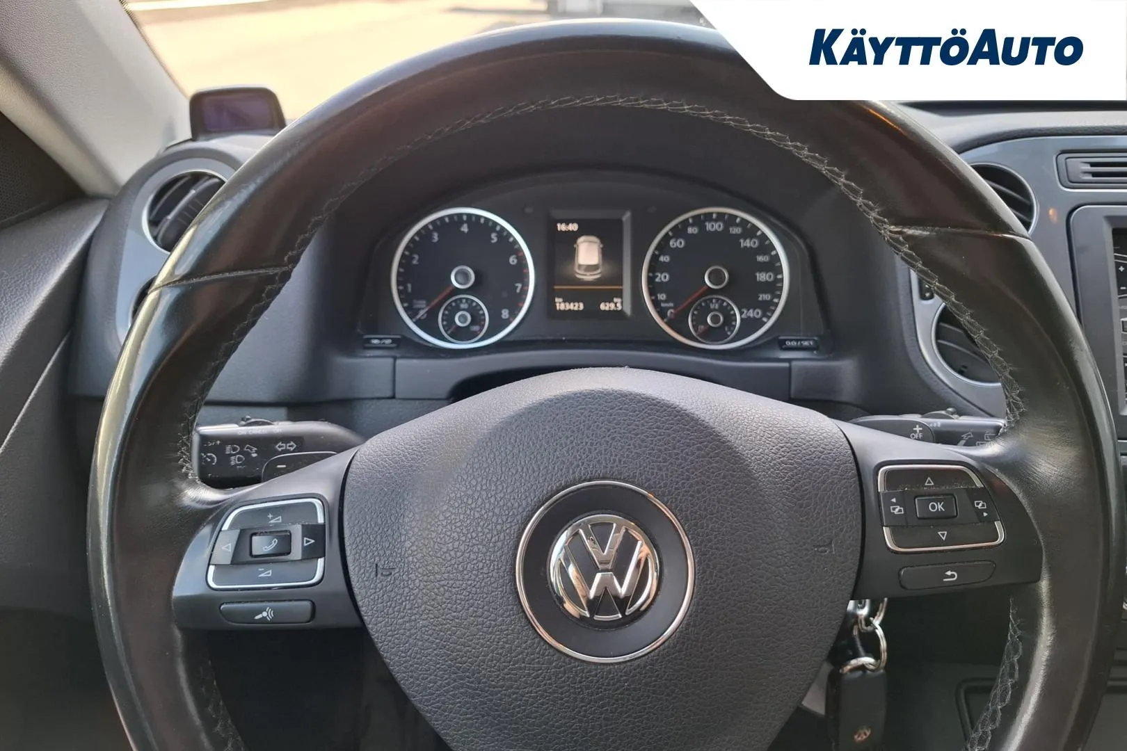 Volkswagen Tiguan UVF-898 carousel image