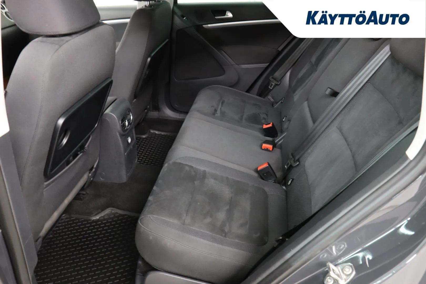 Volkswagen Tiguan UVF-898 carousel image